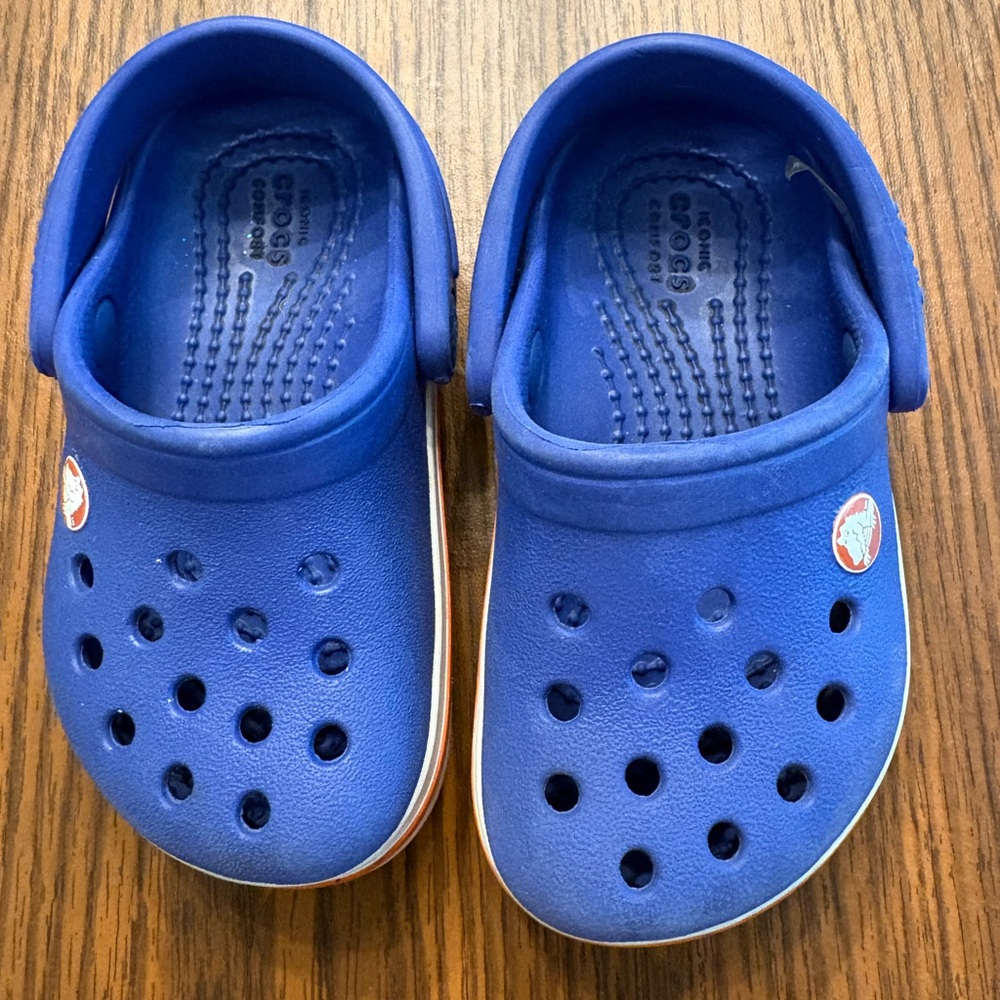 CROCS Kids Classic Clogs in Bright Royal Blue